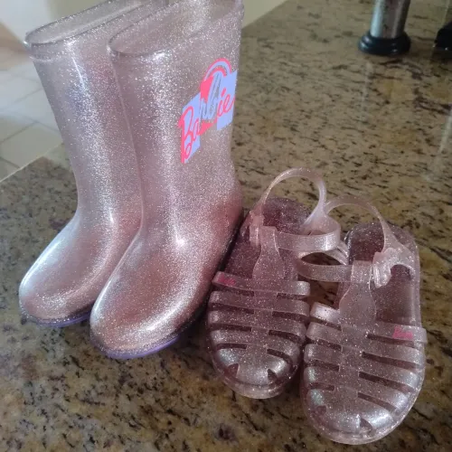 Kit sandália e bota da Barbie só 50