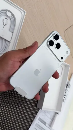 17 pro max branco
