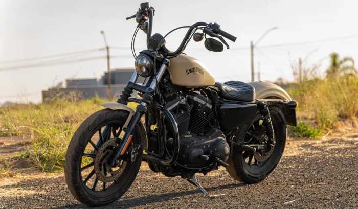 HARLEY DAVIDSON IRON XL 883N 2014 COM ACESSÓRIOS