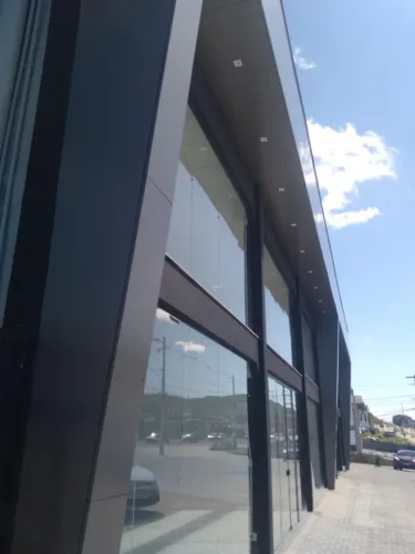 SALA COMERCIAL PARA LOCAÇÃO - ARAQUARI/SC