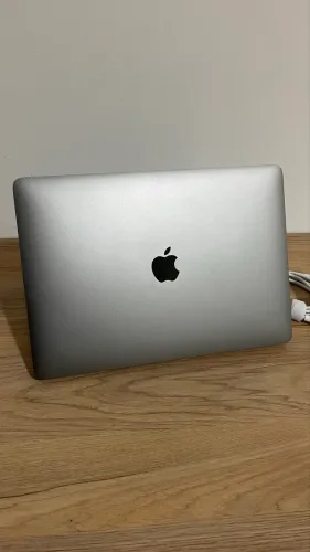 MACBOOK PRO M1 2020 13P 256GB SSD/8 RAM, Bat 82% TODO ORIGINAL 3 MESES DE GARANTIA