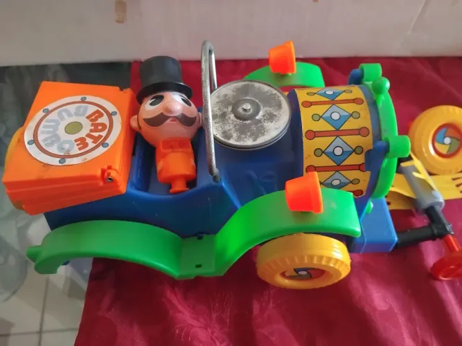 Carrinho antigo estrela para restaurar 