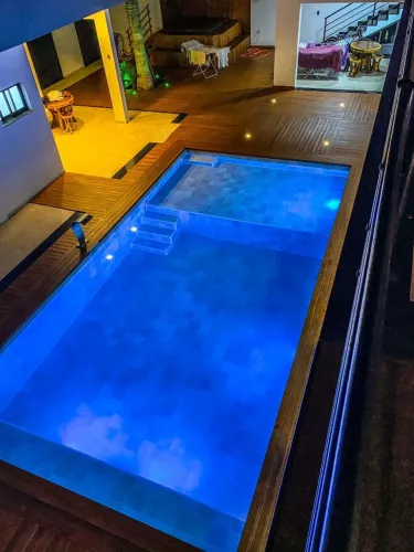 Piscinas alto padrão em fibra com revestimento cerâmico