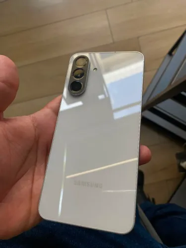 Galaxy A56 256gb, menos de um ano de uso, com caixa e capas.