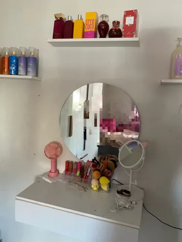 Vende-se penteadeira com prateleira!