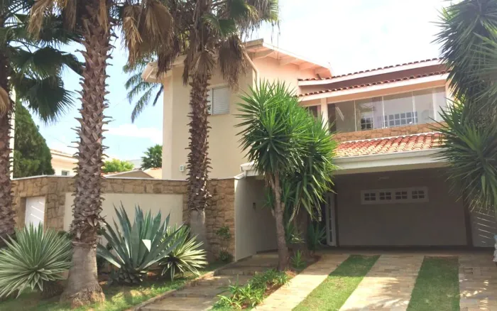 Casa em condomínio para venda em Sousas, Campinas. Estrutura sólida, excelente padrão de c