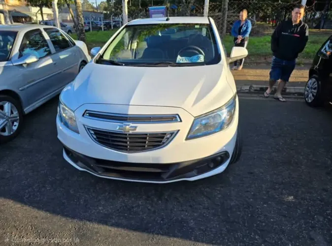 Chevrolet Onix Hatch LT 1.4 8V Flex Power Mec. 4P 2013