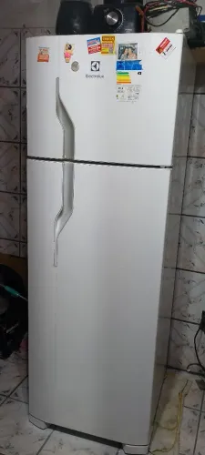 Geladeira Eletrolux plex..seme.nova