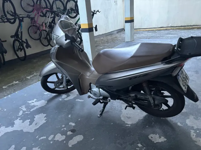 Biz completa, abs, baú, apoio celular, pneus novos. Revisão em dia