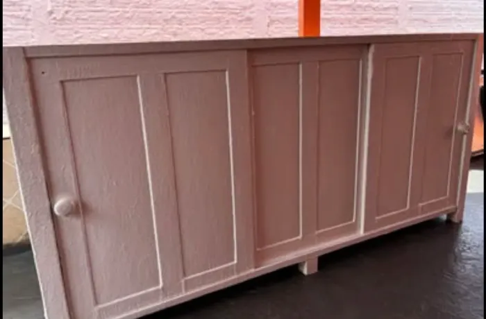 Vendo balcão de madeira branco.
