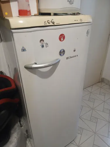 Geladeira Electrolux re 28 super