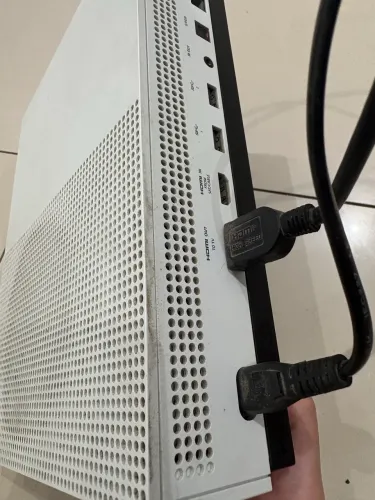 Xbox One S 500GB + Controle com Defeito + Cabos