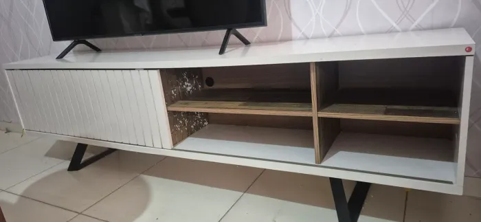 Rack com porta móvel
