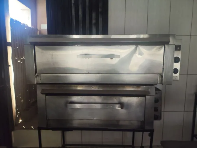 Vendo 2 Fornos Industriais Elétricos 220V - Pedra Refratária