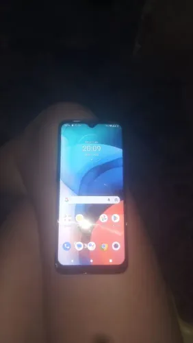 Vende-se Motorola E7 na com cinza está mais está trincado mais isso não interfere em nada