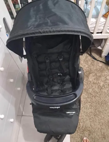 Carrinho de Bebê Voyage Delta Preto - Sem Uso
