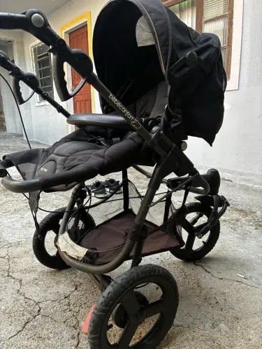 Carrinho de bebê marca bebeconfort