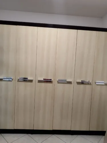 GUARDA-ROUPA 6 PORTAS - ÓTIMO ESPAÇO E CONSERVAÇÃO