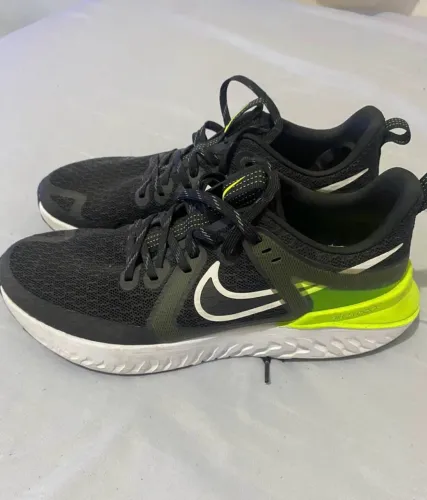 Tênis nike legend react 2