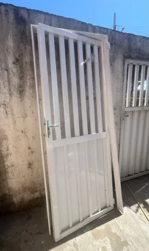 Vendo porta de alumínio