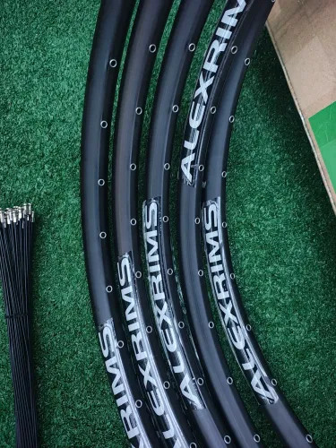 Par de aros Alexrins MD 25 original das bikes Oggi...com ilhoes... compatível com 