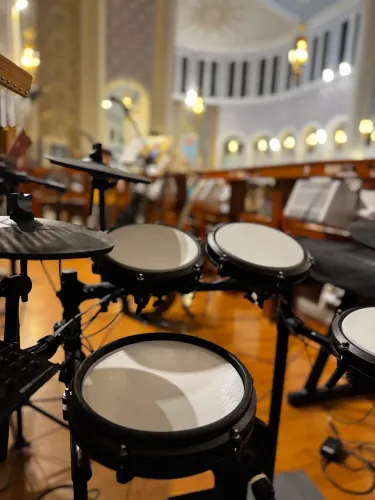 Bateria Eletrônica Alesis Nitro Max - Nova, Pouquíssimo Uso + Bag para Transporte