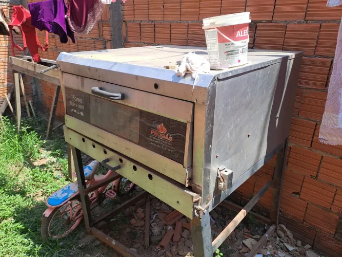 Vende-se forno pra reformar