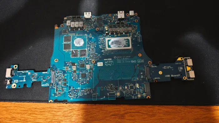 Placa mãe Dell g15 com defeito para retirada de peças
