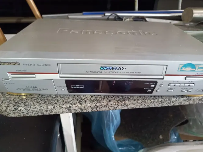 Vídeo cassete Panasonic NV-SJ415
