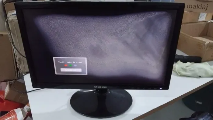 Monitor Samsung 19" - QUEIMADO (Apenas para Retirada de Peças)
