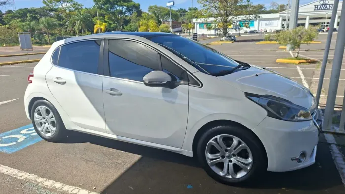 Peugeot 208 Griffe 1.6 Flex 16V 5P Aut. 2015