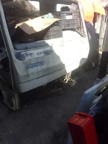 Cabine c/ porta esquerda Agrale 7000 fibra