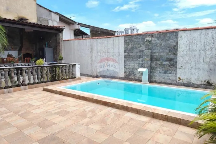 Casa com 3 quartos (1 suíte), 360m² à Venda por R$498.000,00 - Vila da Penha - RJ