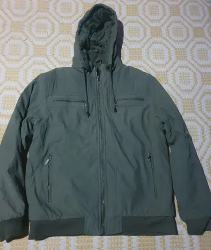Blusa Masculina com capuz removível 