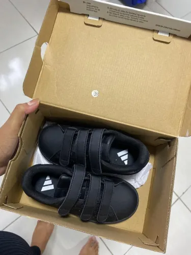 Tênis Adidas infantil - nunca usado original