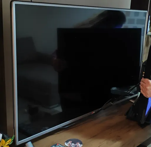 LG 47"