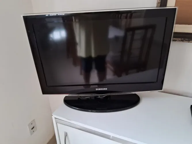 TV Sansug 32 polegadas funciona perfeitamente não é  Smart