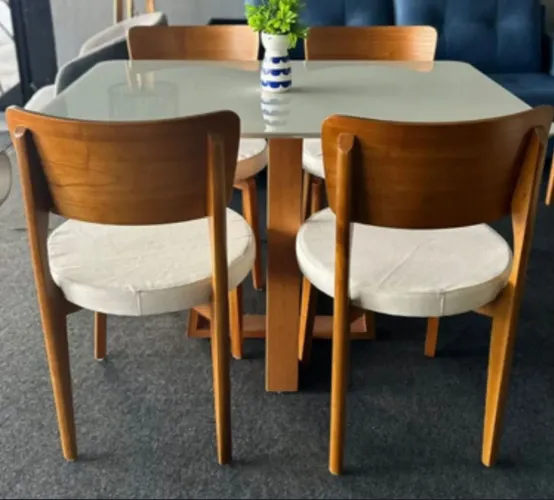 Mesa de jantar 4 cadeiras