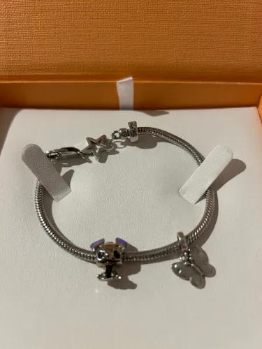 Pulseira Vivara, com berloques e estrela. Tudo novo! Nunca usado