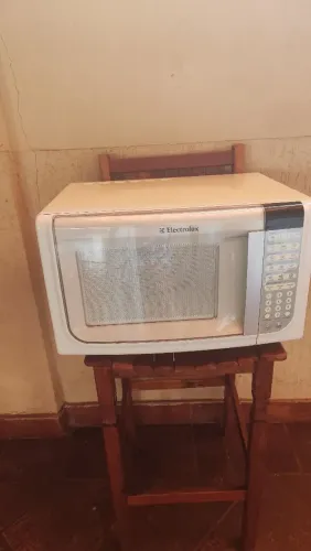 Vendo microondas Eletrolux por 350,00