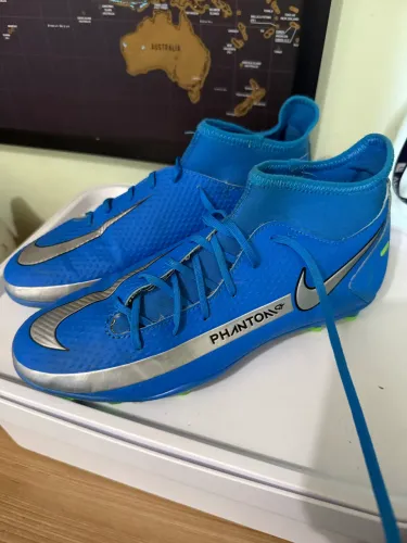 Chuteira Nike Phantom GT Club Campo N38 - Azul