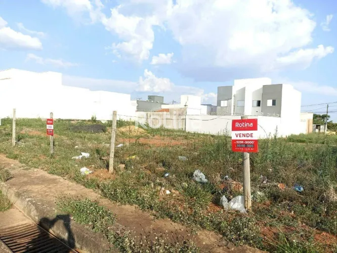 Terreno residencial de 250 m² à venda no Bairro Laranjeiras, Uberlândia