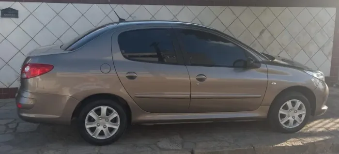 Peugeot 207 Sedan Passion XR 1.4 Flex 8V 4P 2012
