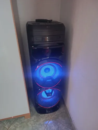 Vendo caixa LG completa com garantia pela casas Bahia 3 anos