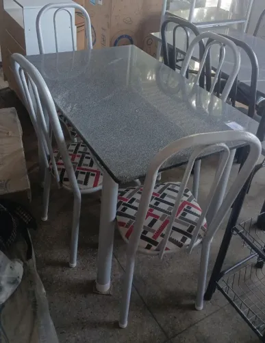 Mesa de granito 4 cadeiras NOVA