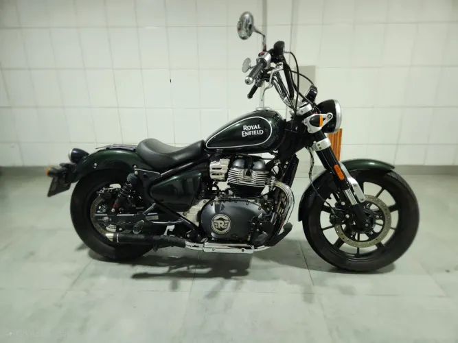 Royal Enfield Super Meteor 650 (Astral Green)