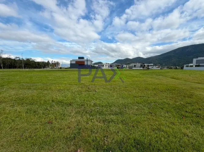 Lote de 312m² à venda no Reserva da Pedra