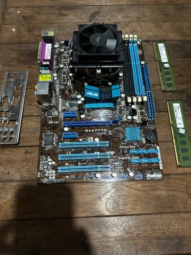 Placa mãe Asus M4A77TD + Phenon x4 + 4GB DDR3