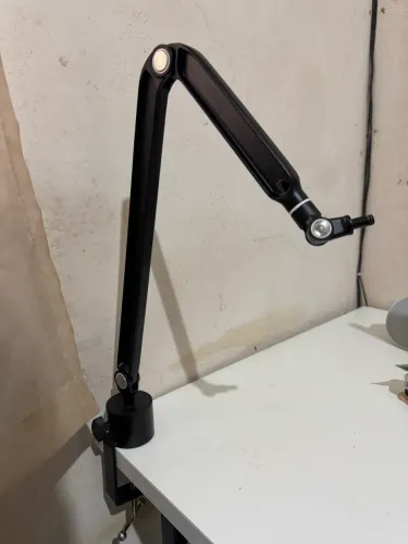 Braço articulado para microfone