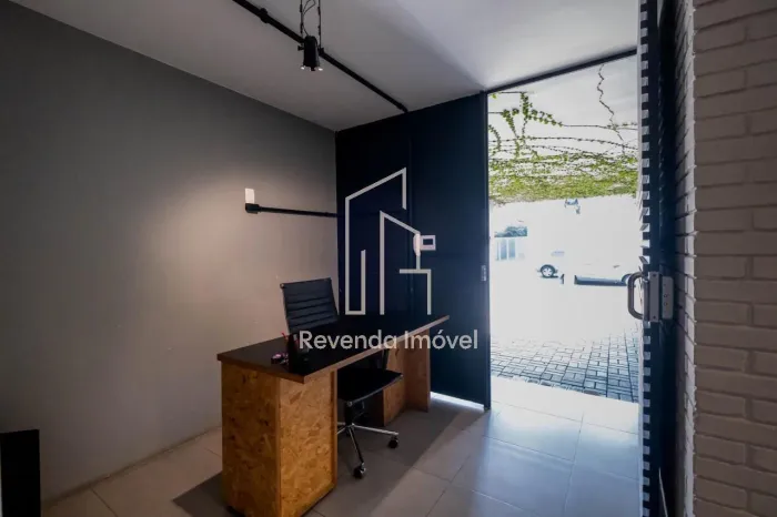 Casa Comercial à Venda na Vila Madalena - São Paulo-SP: 7 Banheiros, 9 Vagas de Garagem e